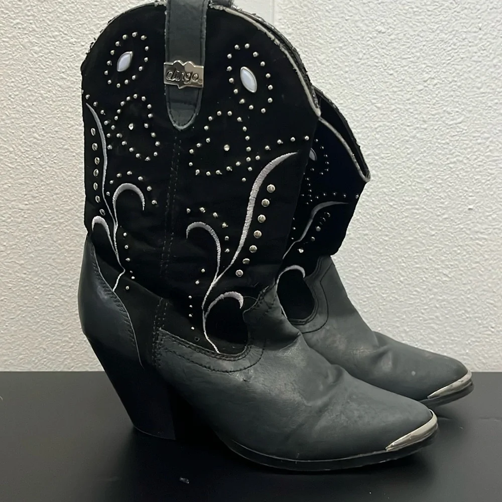 DINGO Fashion Ava Rivet Studded Leather Boots size 7 - Picture 1 of 9